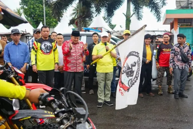 Kadispora Dampingi Gubernur Buka Trail Adventure Kaur 2023