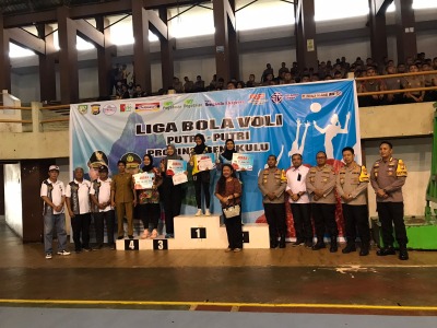 Tim Putra Polda Bengkulu dan Putri Abil Resto Mukomuko Juara Liga Voli