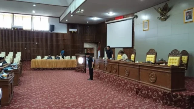 Gubernur Rohidin Sampaikan Nota Penjelasan Raperda Perubahan atas Perda Nomor 6 Tahun 2016 Gubernur Rohidin Sampaikan Nota Penjelasan Raperda Perubahan atas Perda Nomor 6 Tahun 2016