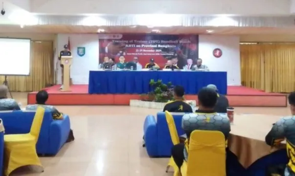 Dispora Provinsi Bengkulu Beri Pembekalan dan Pelatihan Kepada Pelatih Bola Tangan